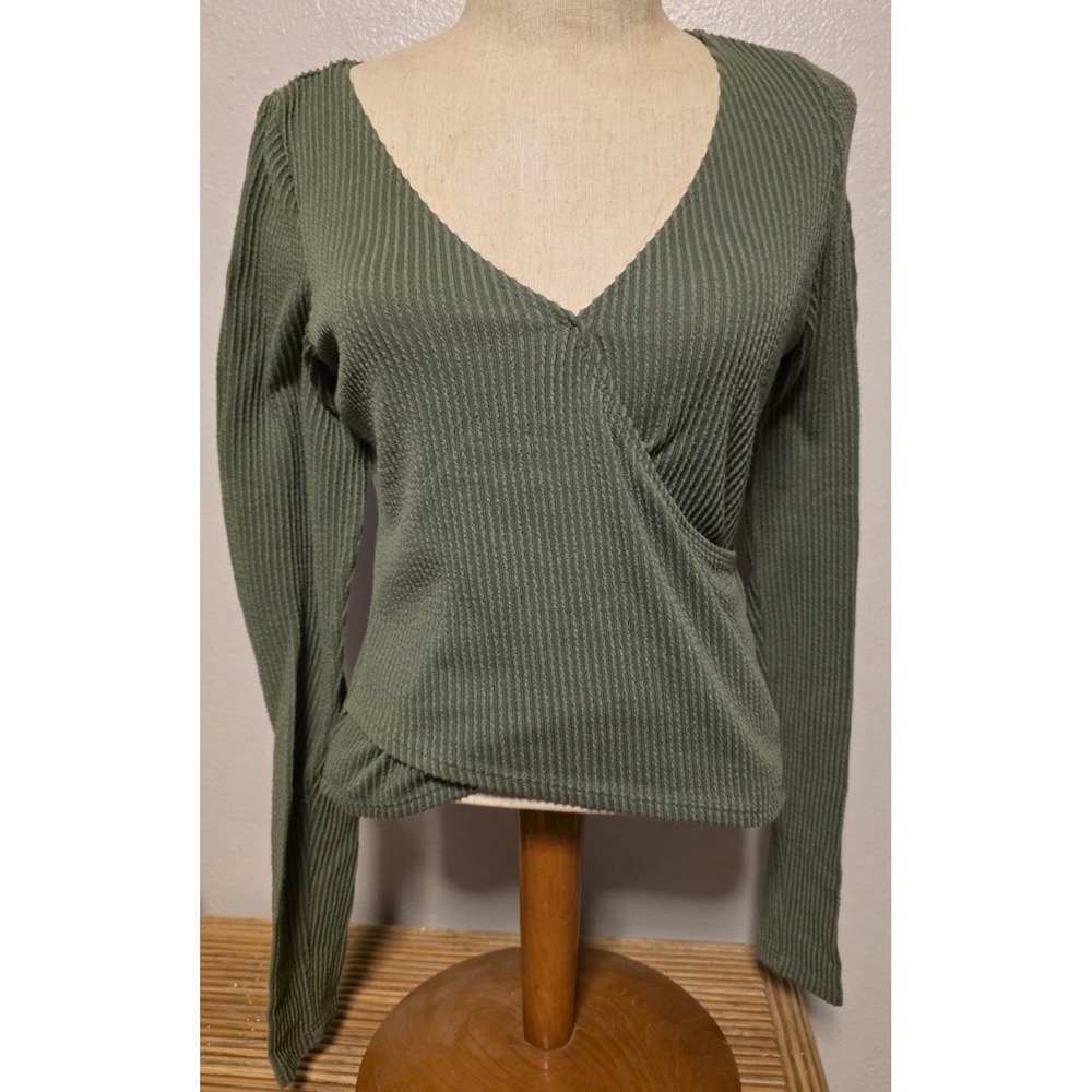 Hollister Ribbed Wrap Front Ultra Crop Top Sweater Green V-Neck Size M